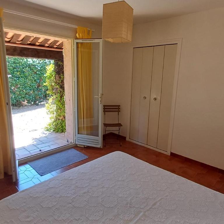 Family villa in wooded estate near the sea - Ferienhaus - 17
