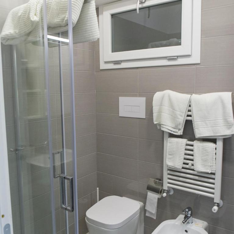 Metronia Guest House - Camera Matrimoniale con Bagno Privato - 2