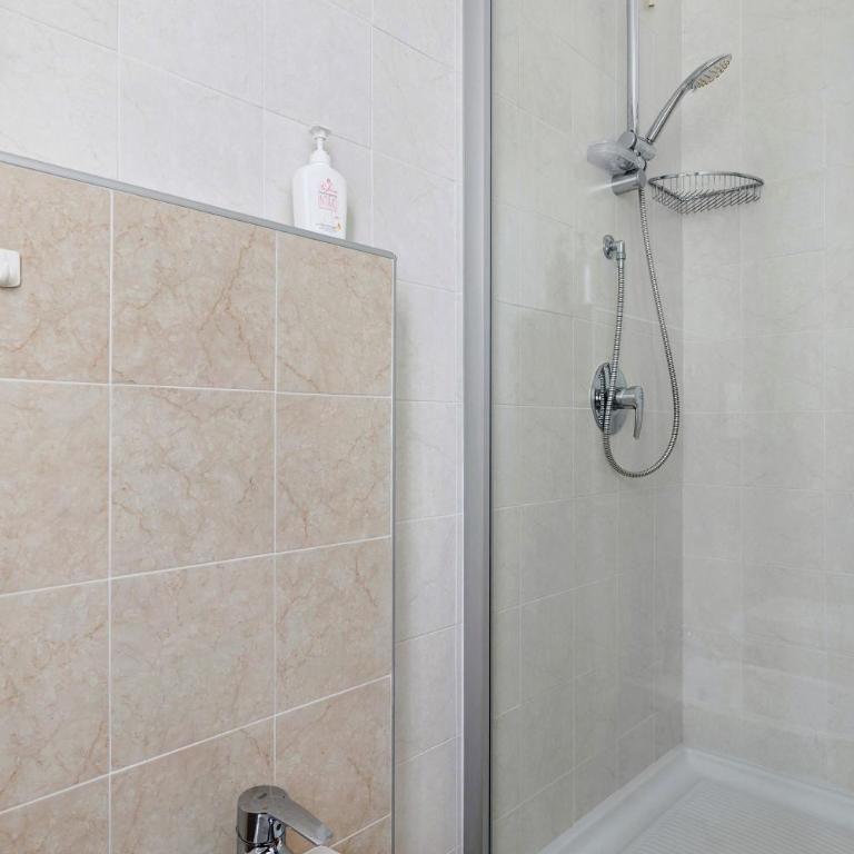 Casa Serena&Giacomo - Appartamento Deluxe con 2 Camere da Letto e Vista Giardino - 16