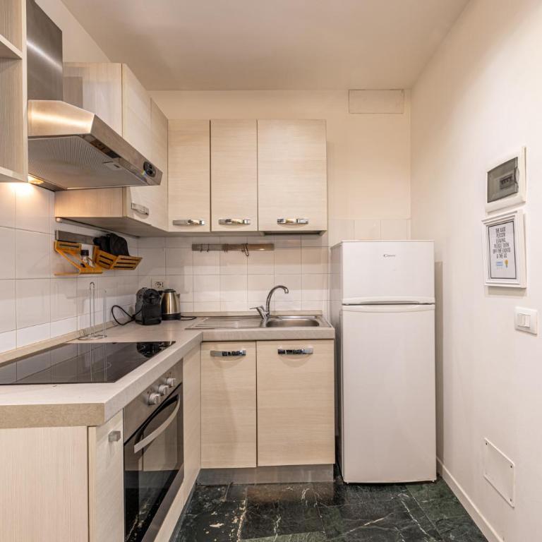 Walk to Duomo - Unione Central Apartment - Two-Bedroom Apartment - 9