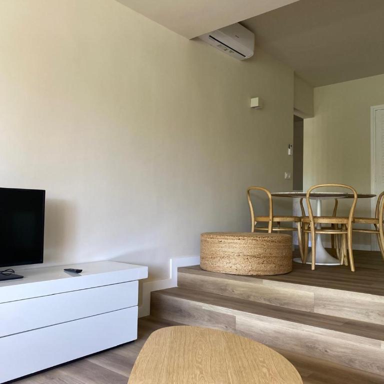Llum, confort i disseny al cor de Playa de Aro - Apartamento de 2 dormitorios con vistas al río - 4
