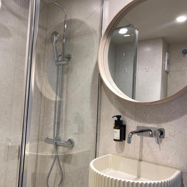 Llum, confort i disseny al cor de Playa de Aro - Apartamento de 2 dormitorios con vistas al río - 7