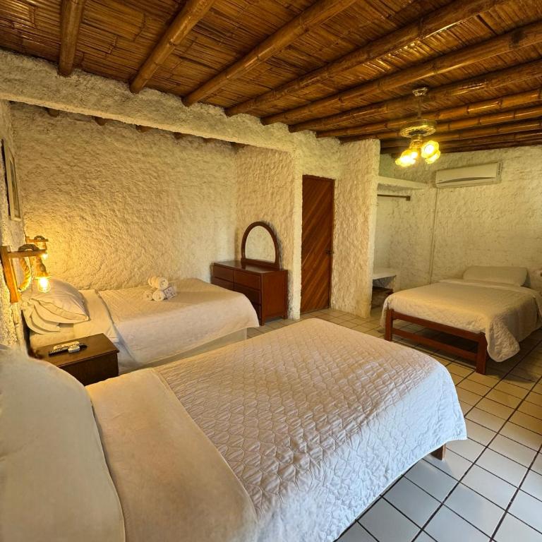 Hotel Fundo El Arrabal - Family Room with Terrace - 1