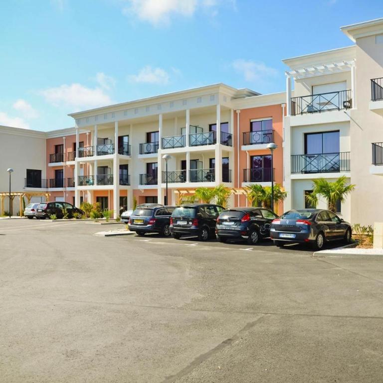 Coastal Stay with Pool in La Baule - One-Bedroom Apartment - 9