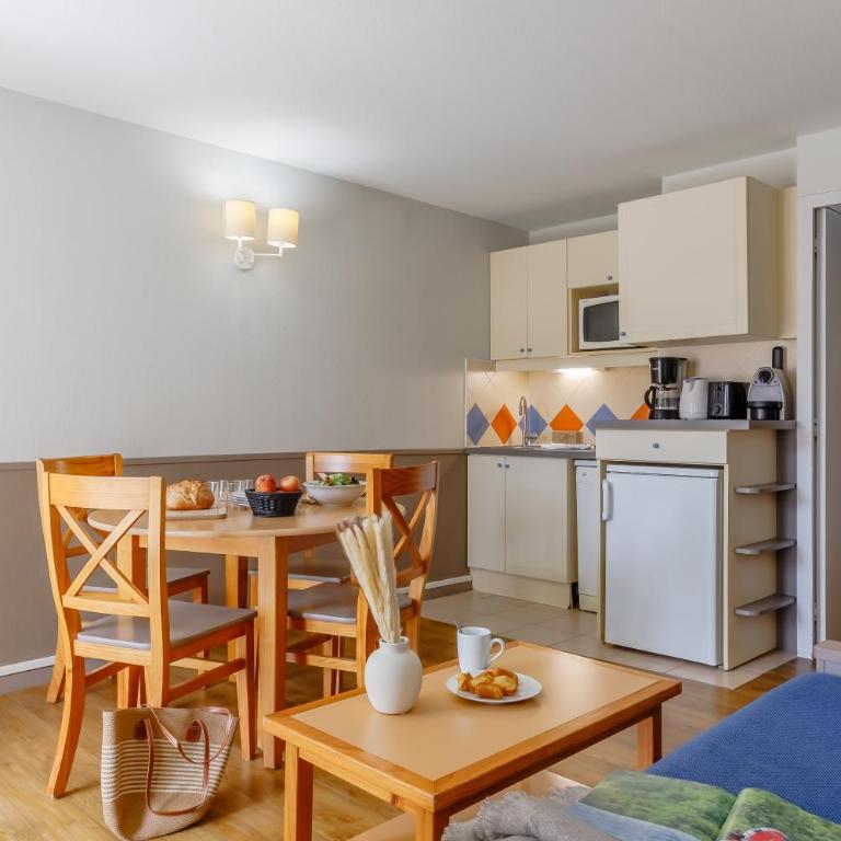 Résidence Pierre & Vacances La Baie des Sables - Studio avec Coin Couchage dans Alcôve et Balcon (4 Personnes) - 1