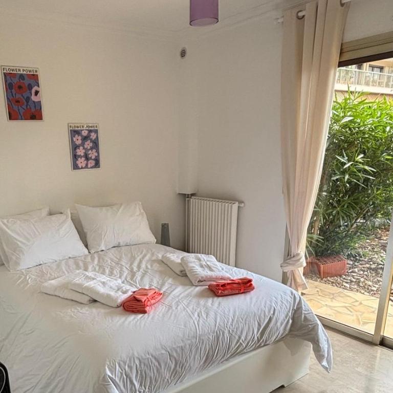 Rare appartement jardin privatif 130m2 piscine parking 6 à 8 personnes Antibes - Three-Bedroom Apartment with View - 6