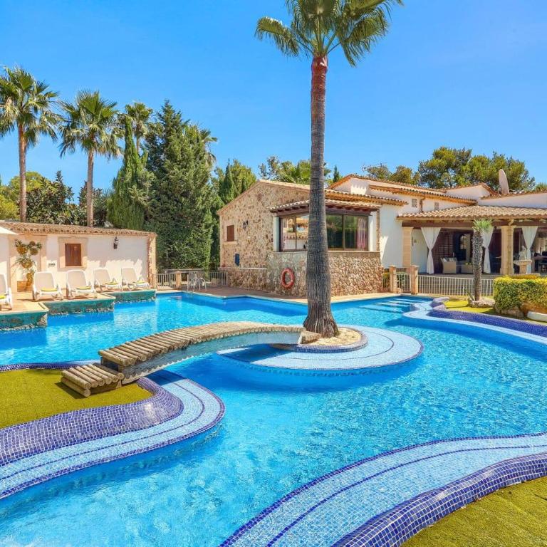 Villa Pinos by Villa Plus - Villa - 1