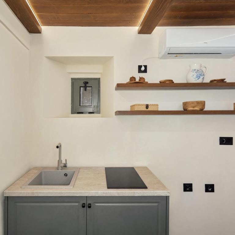 Nika Old Town Apartments - Studio Lit King-Size - 2