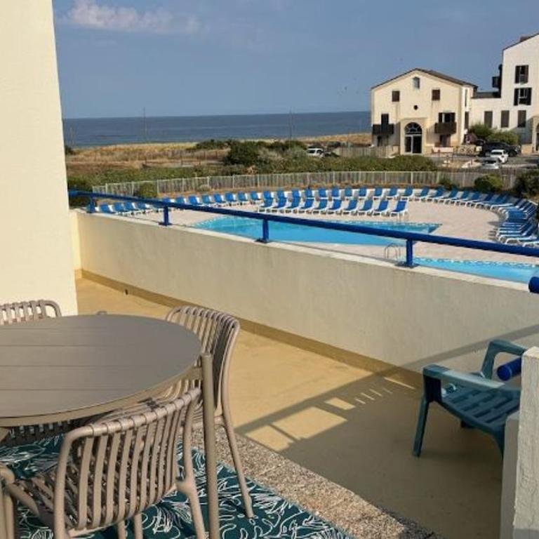VUE OCEAN avec TERRASSE 30 m2 - 2 CHAMBRES parking privatif et piscine en été - Appartamento con Vista Mare - 24