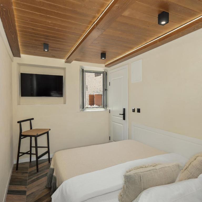 Nika Old Town Apartments - Studio Lit Queen-Size - 14