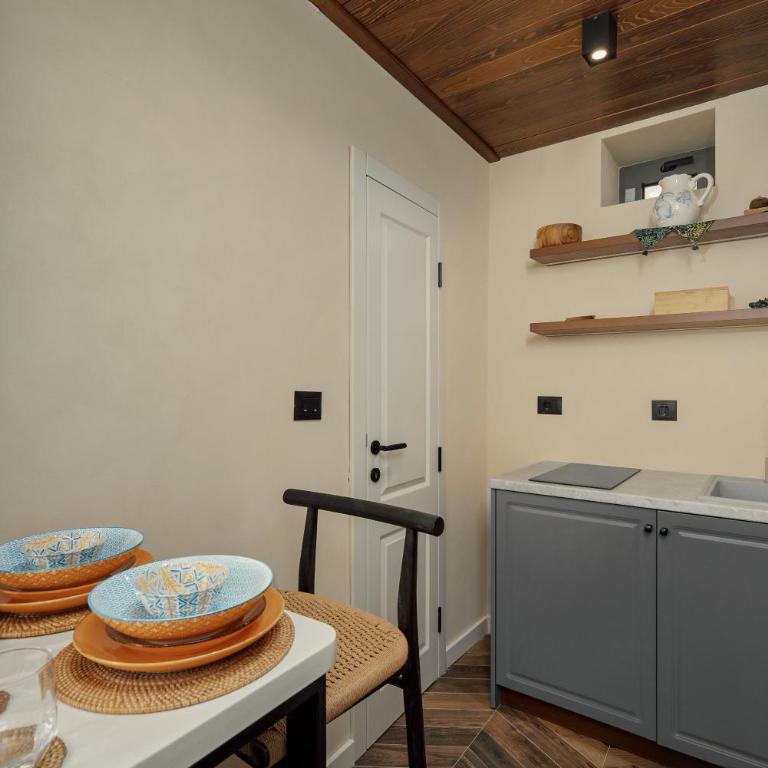 Nika Old Town Apartments - Studio Lit Queen-Size - 15