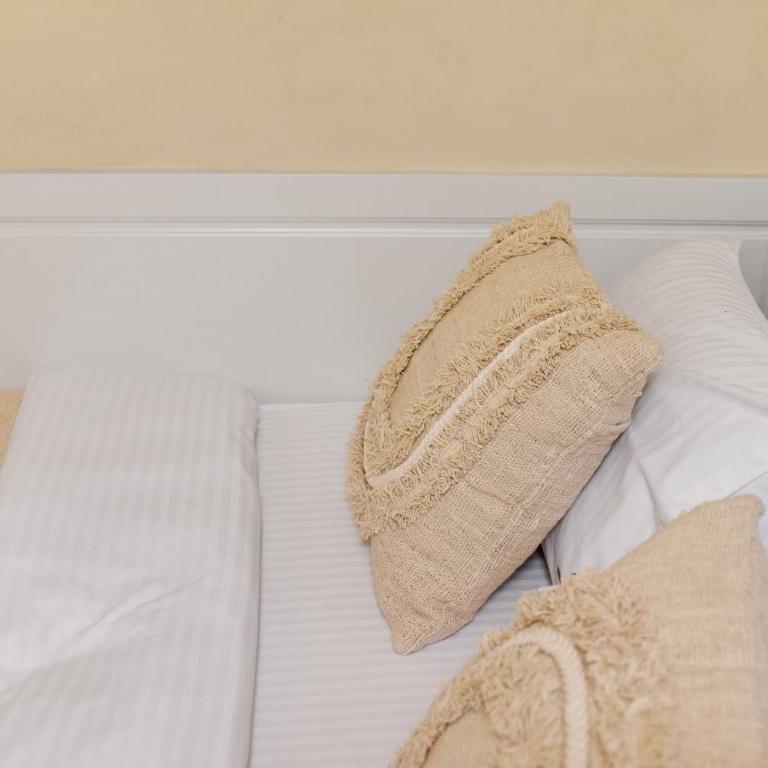 Nika Old Town Apartments - Studio Lit Queen-Size - 17