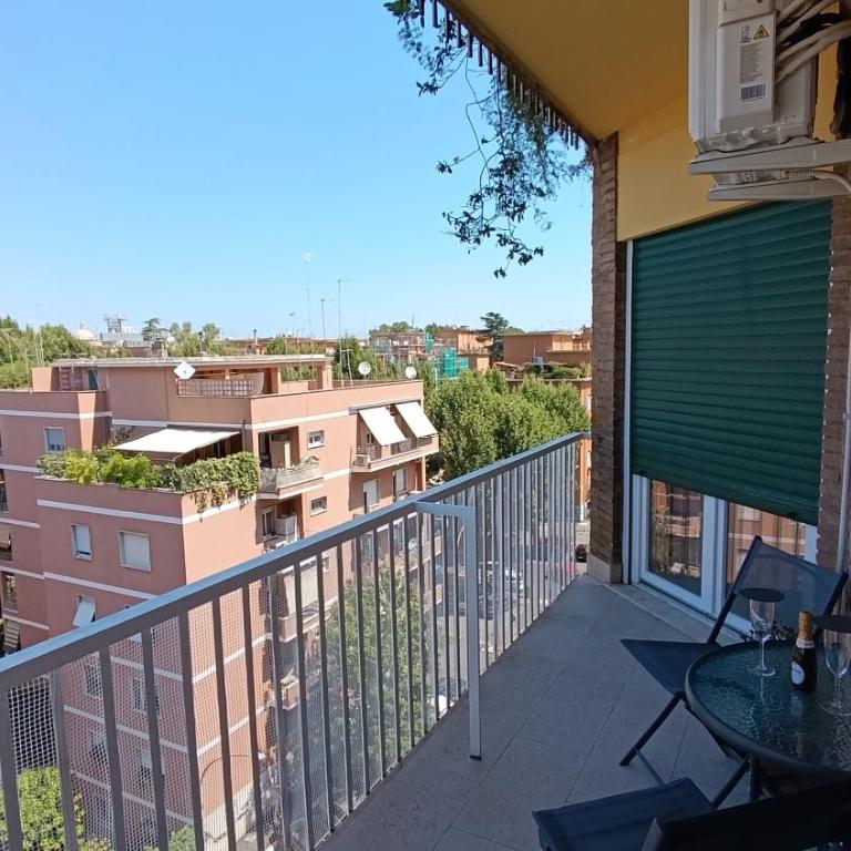 AMI Urban Suites - Deluxe One-Bedroom Apartment with City View - 4