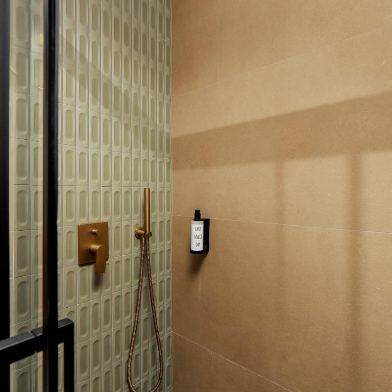 Nika Old Town Apartments - Studio Lit King-Size - 6