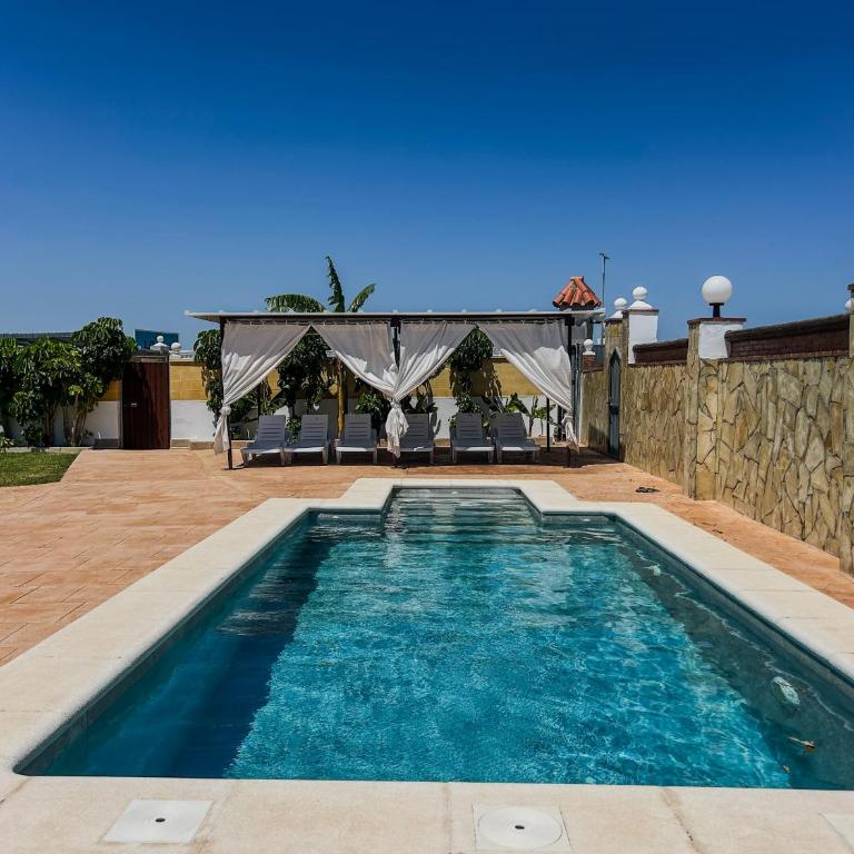 Villa Rosal- Solo familias y parejas - Chalet mit eigenem Pool - 12