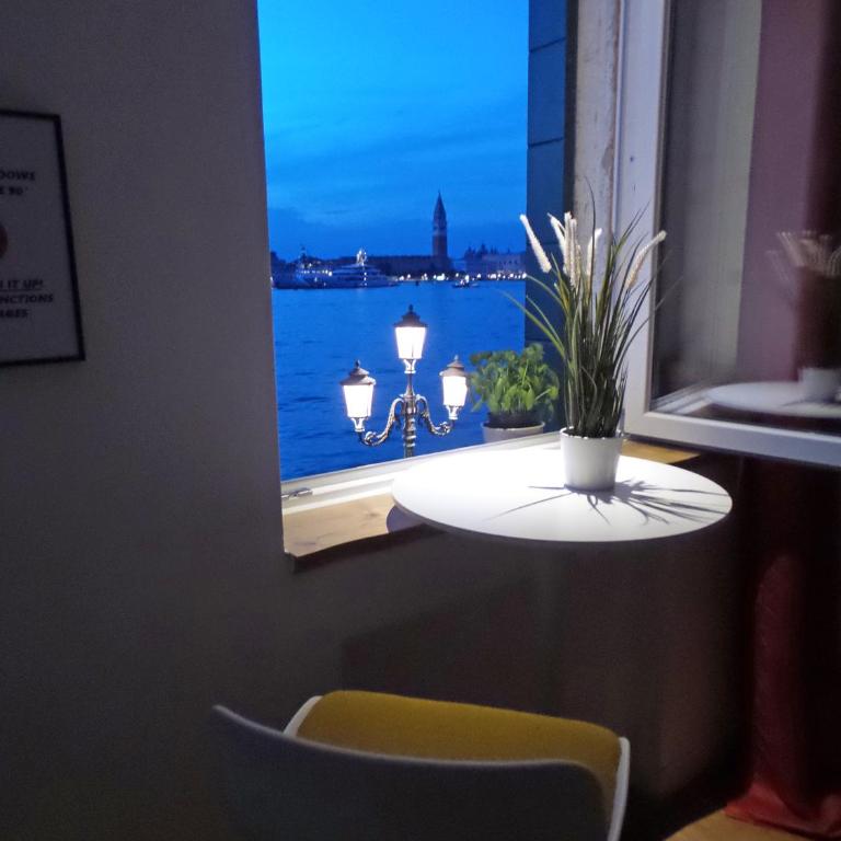 3 Windows on St Mark - Canal View Apartment - Appartamento con 2 Camere da Letto - 12