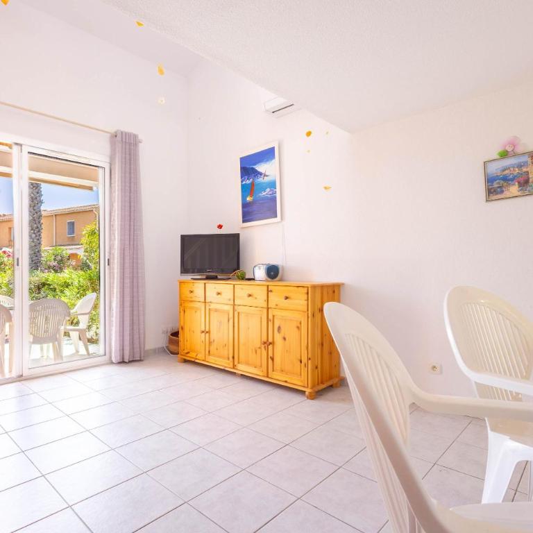 Pavillon pour 4 personnes dans une résidence avec piscine - Maison de Vacances - 12