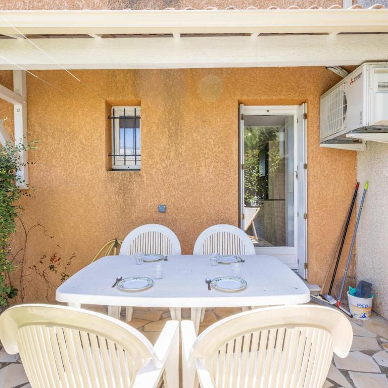 Pavillon pour 4 personnes dans une résidence avec piscine - Maison de Vacances - 21