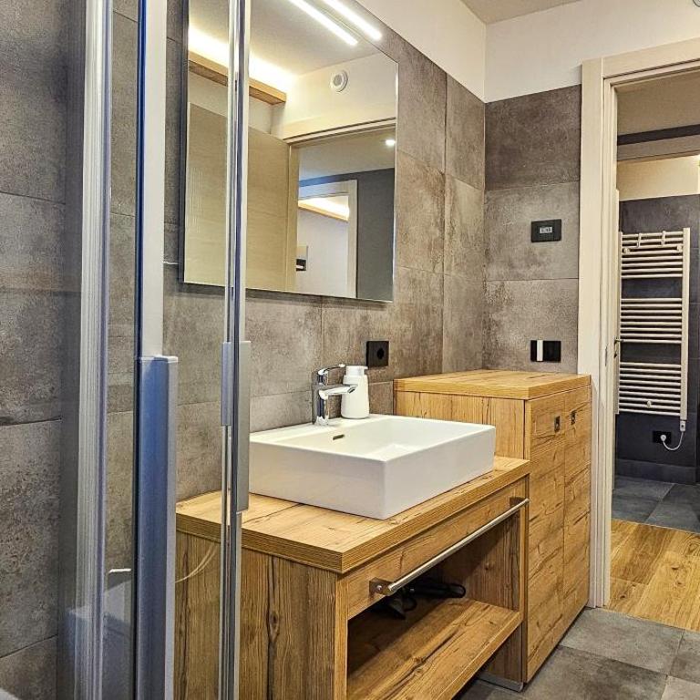 La Sorgente Appartamento Martin - Three-Bedroom Premium Apartment with Balcony - 11