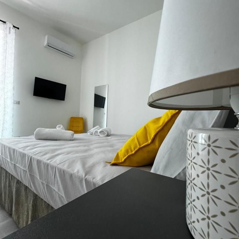Ara Home - Double Room with Shared Bathroom - 8