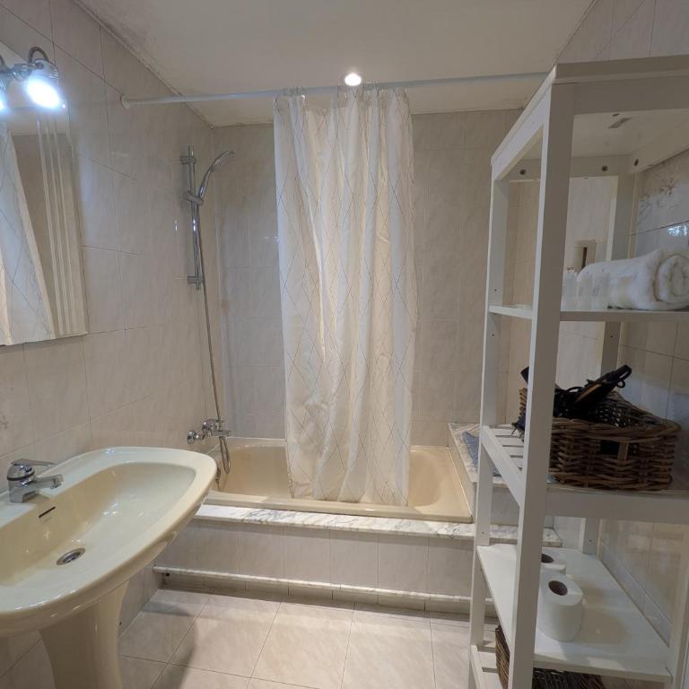 1A161 Apartment en Gijón para 5 personas by R2R - Appartement 3 Chambres - 38