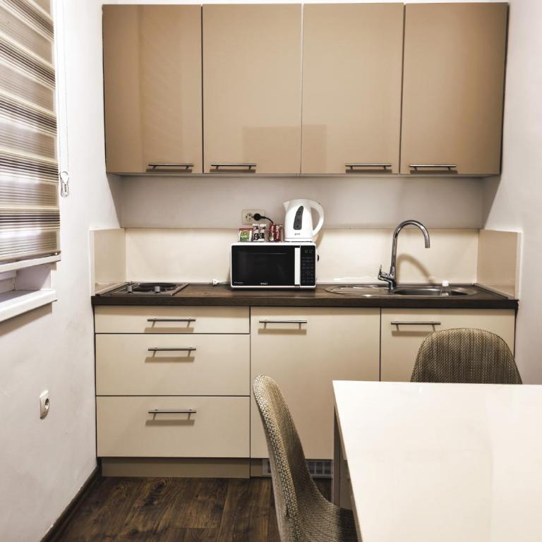 Central Inn Apartments Sarajevo - Apartman sa Balkonom - 3