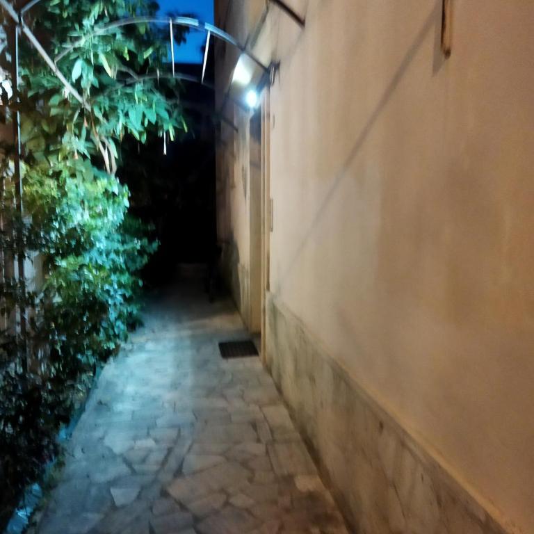 casa via Campania - Appartamento con 2 Camere da Letto e Balcone - 3
