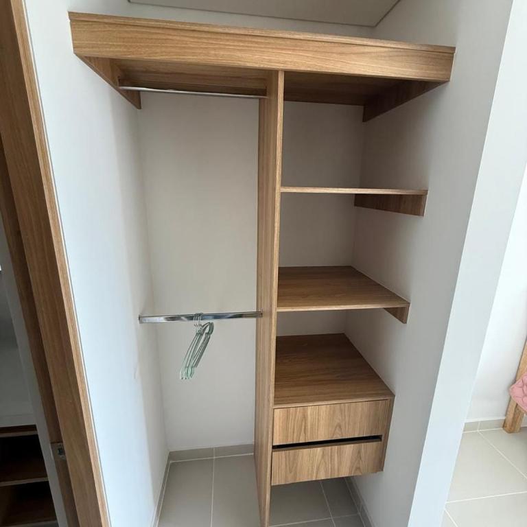 Apartamento moderno en piso 9 - Three-Bedroom Apartment - 14