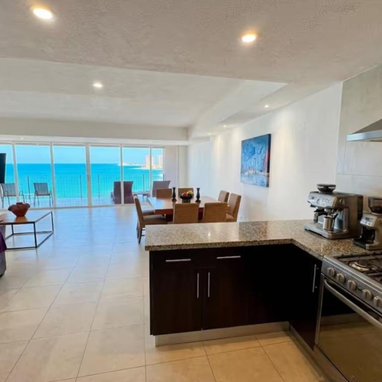Grand Venetian Oceanfront by Monyxbnb - Two-Bedroom Apartment with Ocean View - 17