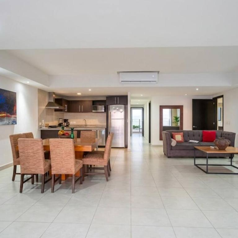 Grand Venetian Oceanfront by Monyxbnb - Two-Bedroom Apartment with Ocean View - 20