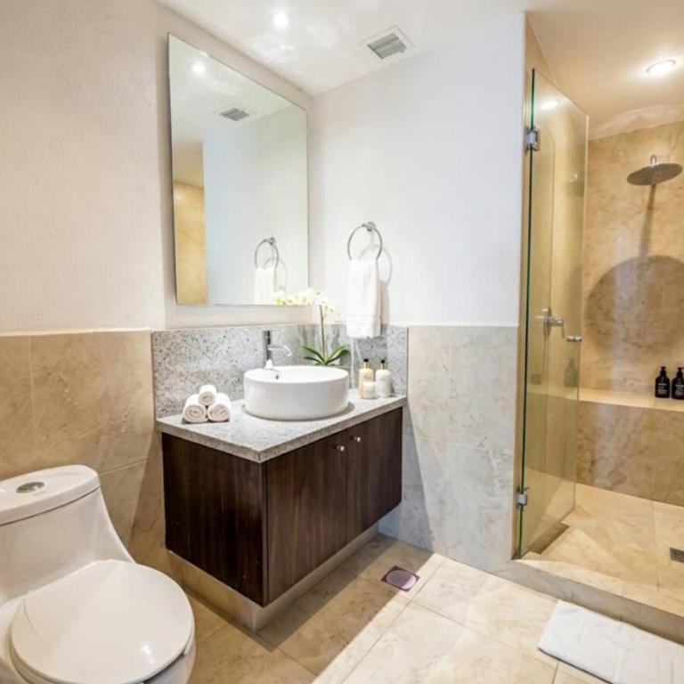 Grand Venetian Oceanfront by Monyxbnb - Two-Bedroom Apartment with Ocean View - 25