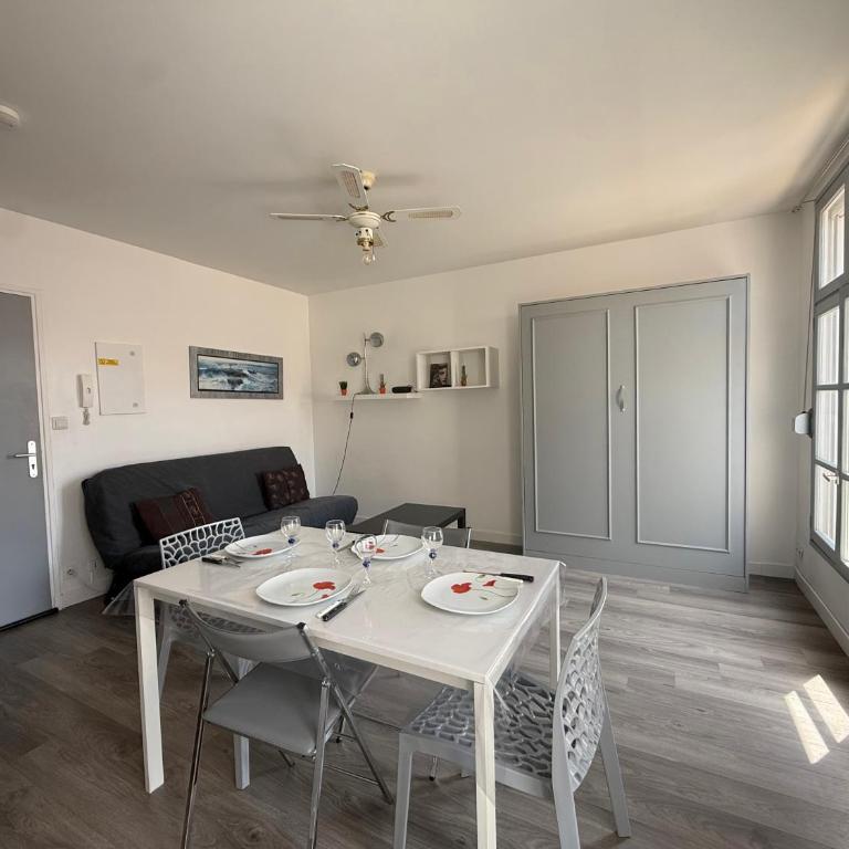 Le Petit Rochelais, Downtown, Air Conditioning - One-Bedroom Apartment - 7