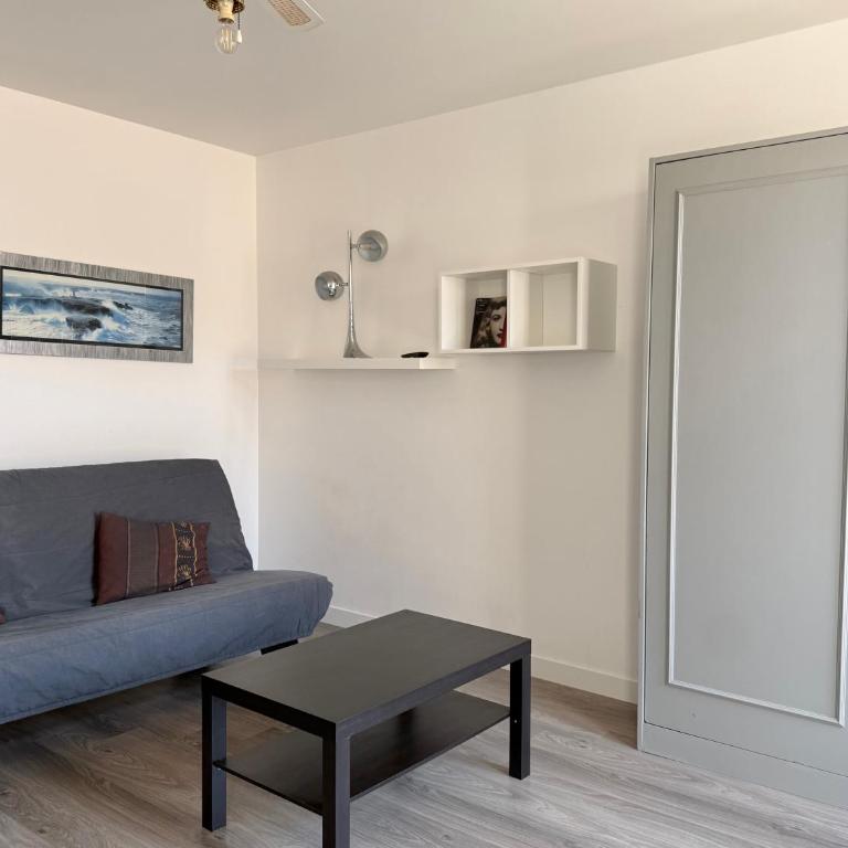 Le Petit Rochelais, Downtown, Air Conditioning - One-Bedroom Apartment - 4
