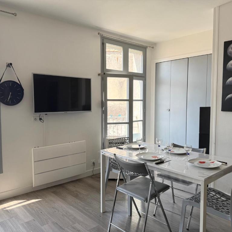 Le Petit Rochelais, Downtown, Air Conditioning - One-Bedroom Apartment - 5