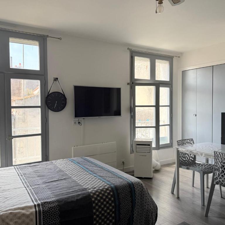 Le Petit Rochelais, Downtown, Air Conditioning - One-Bedroom Apartment - 9