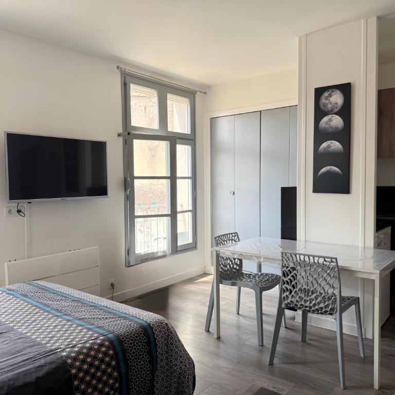 Le Petit Rochelais, Downtown, Air Conditioning - One-Bedroom Apartment - 10