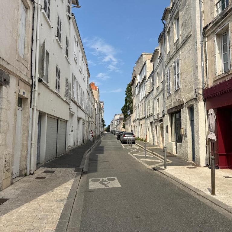 Le Petit Rochelais, Downtown, Air Conditioning - One-Bedroom Apartment - 12