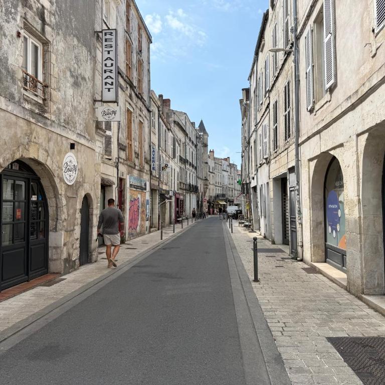 Le Petit Rochelais, Downtown, Air Conditioning - One-Bedroom Apartment - 11