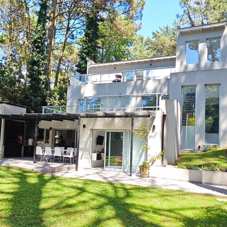 Moderna Casa en Pinamar zona golf - 9 personas - 4 habitaciones - Casa - 1