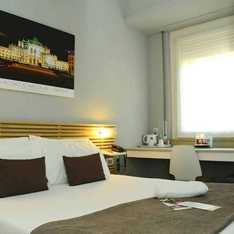 Smart-House-Central-Rent-Rooms-With-Air-Conditioning FREE PARKING - Triple Room with Private Bathroom - 1