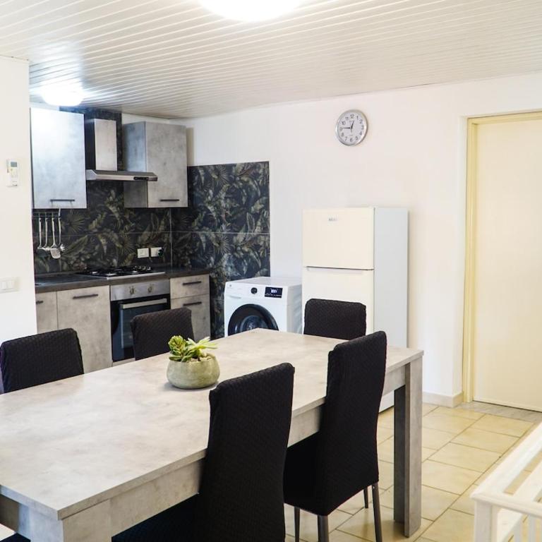 A Casa Di Laura - Two-Bedroom Apartment - 14
