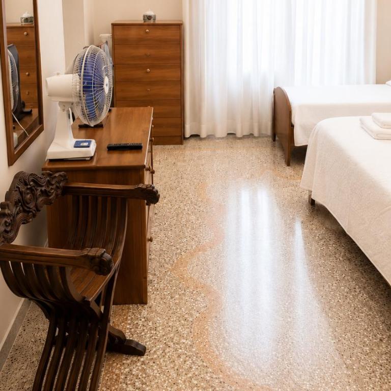 Domus Conte by Local Domus - Camera Tripla con Bagno in Comune - 1
