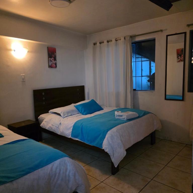 Mallkuwasi Centro - Family Room with Private Bathroom - 2