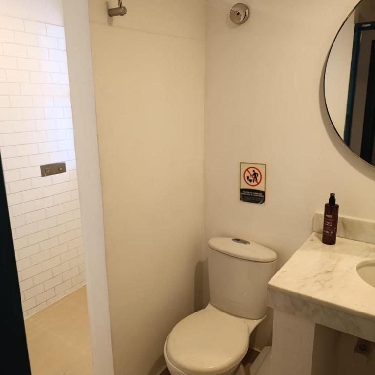 Peregrinos Hostel Cartagena de Indias - Quadruple Room with Private Bathroom - 3
