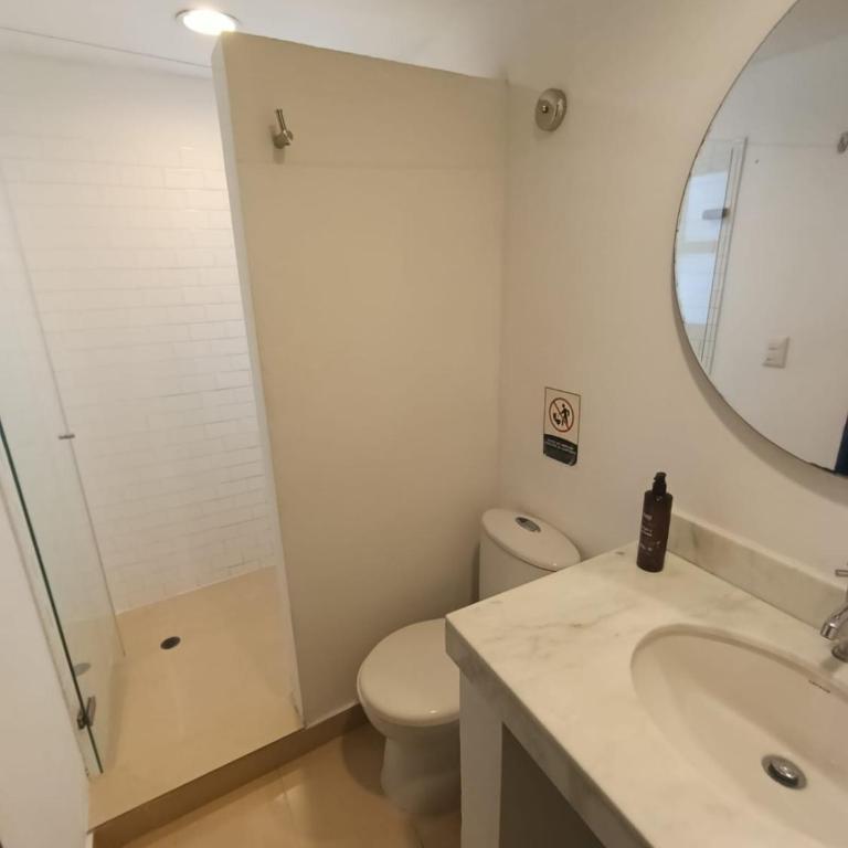 Peregrinos Hostel Cartagena de Indias - Quadruple Room with Private Bathroom - 5