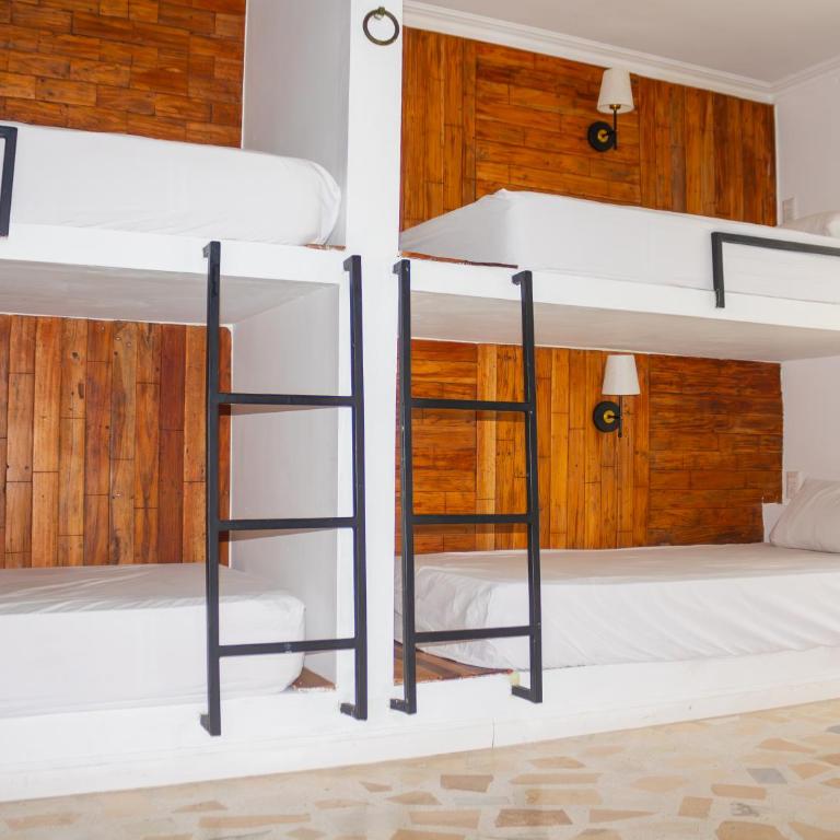 Peregrinos Hostel Cartagena de Indias - Family Room with Private Bathroom - 5