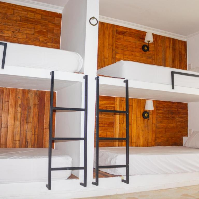 Peregrinos Hostel Cartagena de Indias - Family Room with Private Bathroom - 2