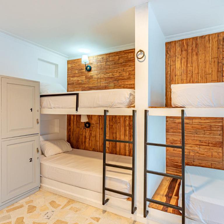 Peregrinos Hostel Cartagena de Indias - Family Room with Private Bathroom - 3