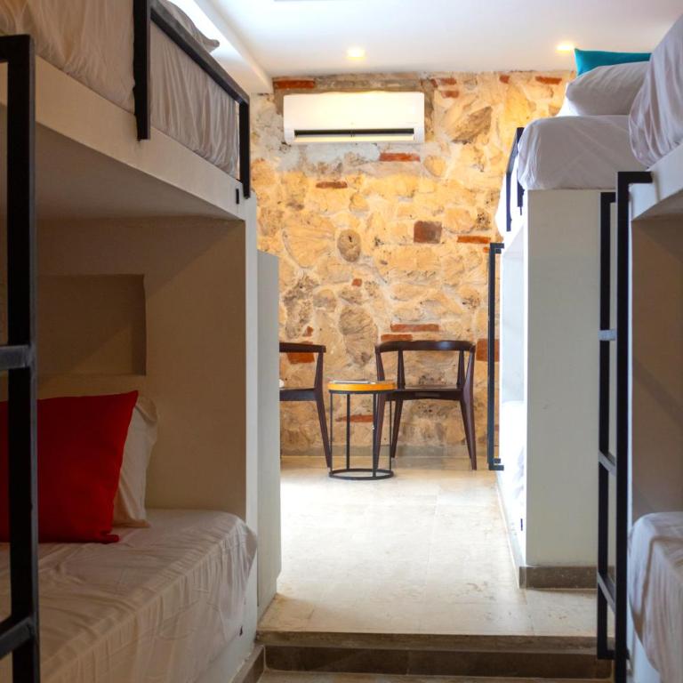 Peregrinos Hostel Cartagena de Indias - Family Room with Private Bathroom - 9