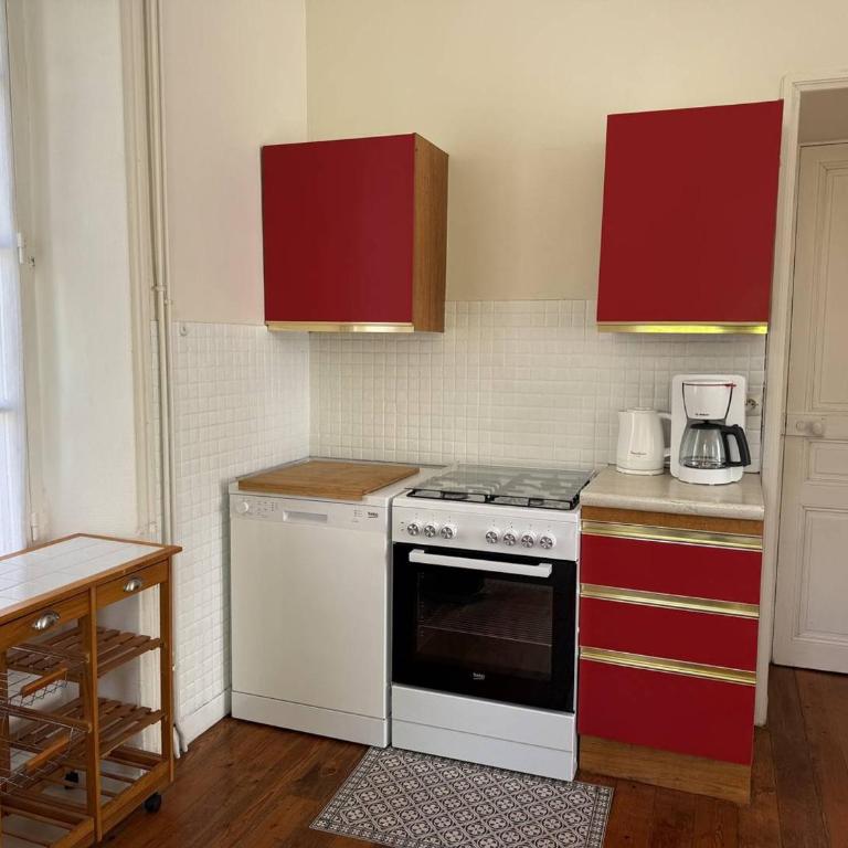 Maison de caractère avec WIFI et parking proche plage et commerces - FR-1-368-409 - Ferienhaus - 17